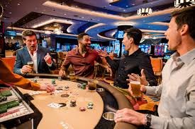 Antarmuka utama pawang slot menampilkan kategori permainan, sportsbook, dan opsi pembayaran lokal